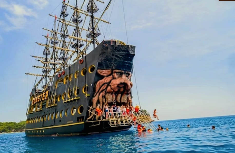 STATEK PIRACKI GONSTER DELUXE